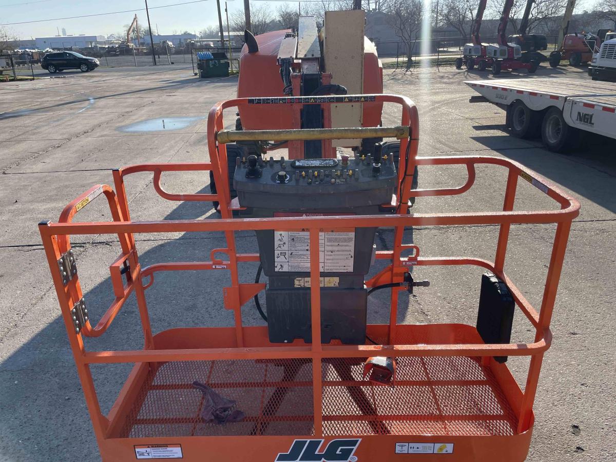 2017 JLG 450AJ-6