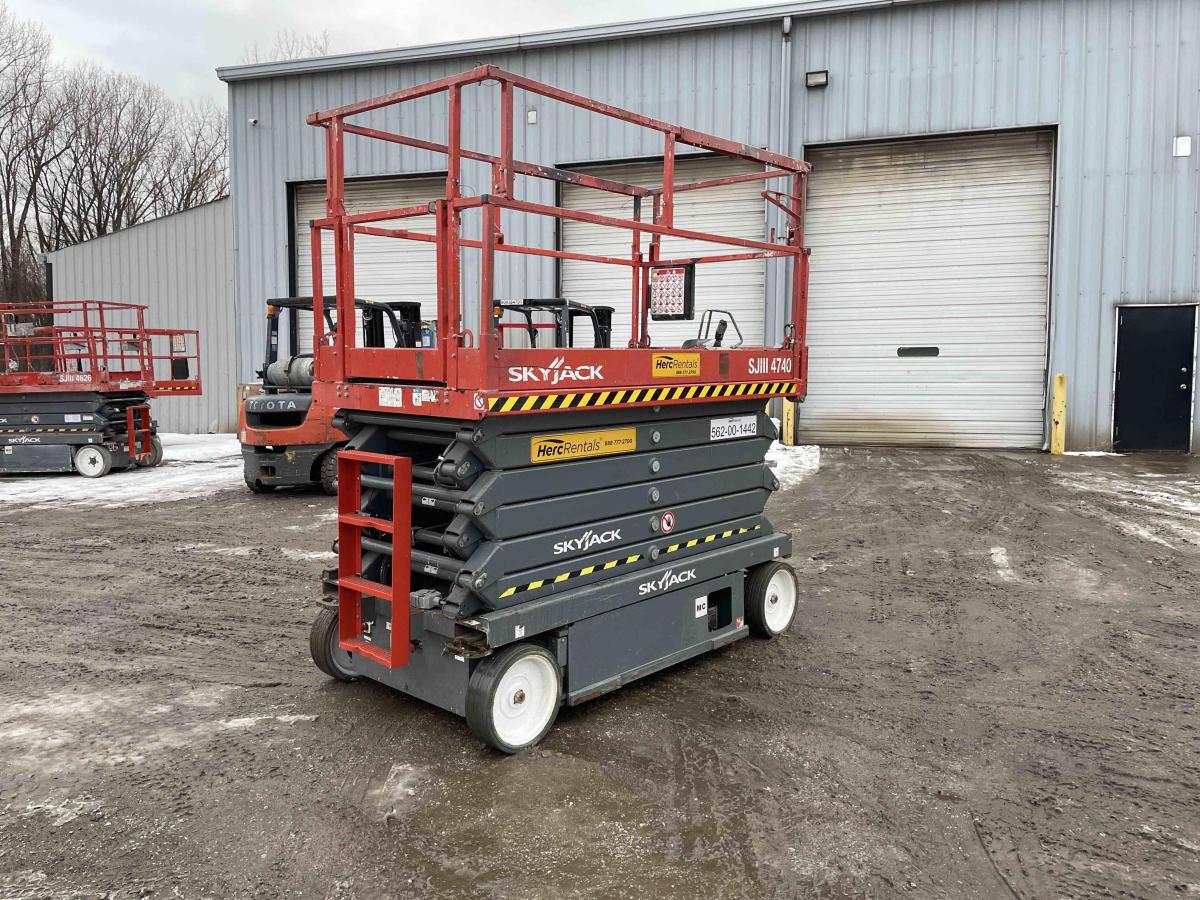 2017 Skyjack SJ4740