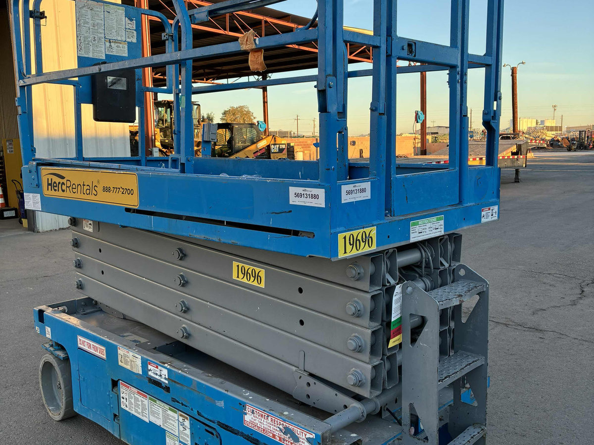 2015 Genie GS-3246