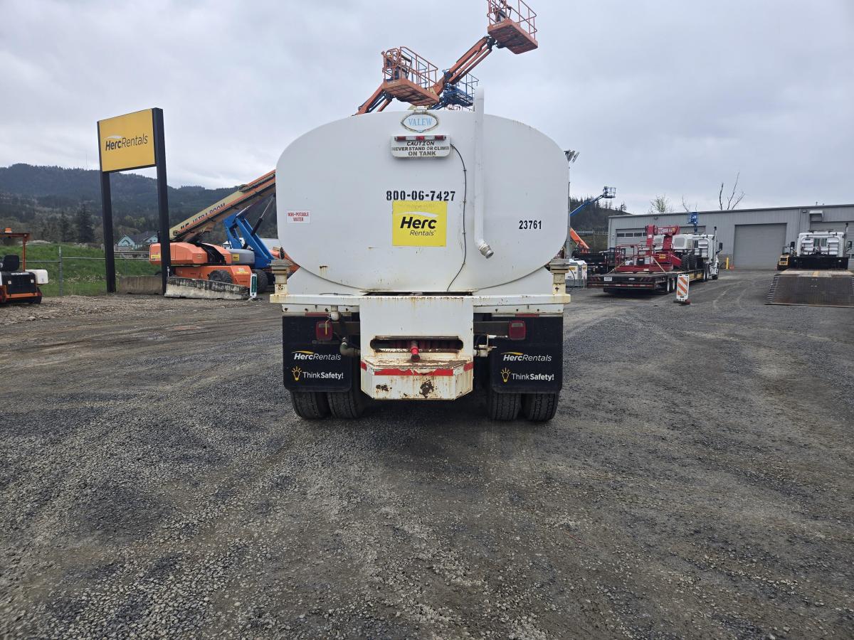 2016 Freightliner M2106-7