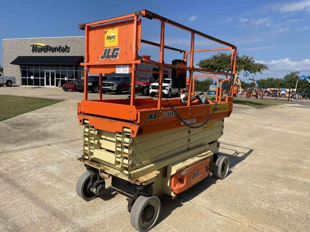 2018 JLG 3246ES-4