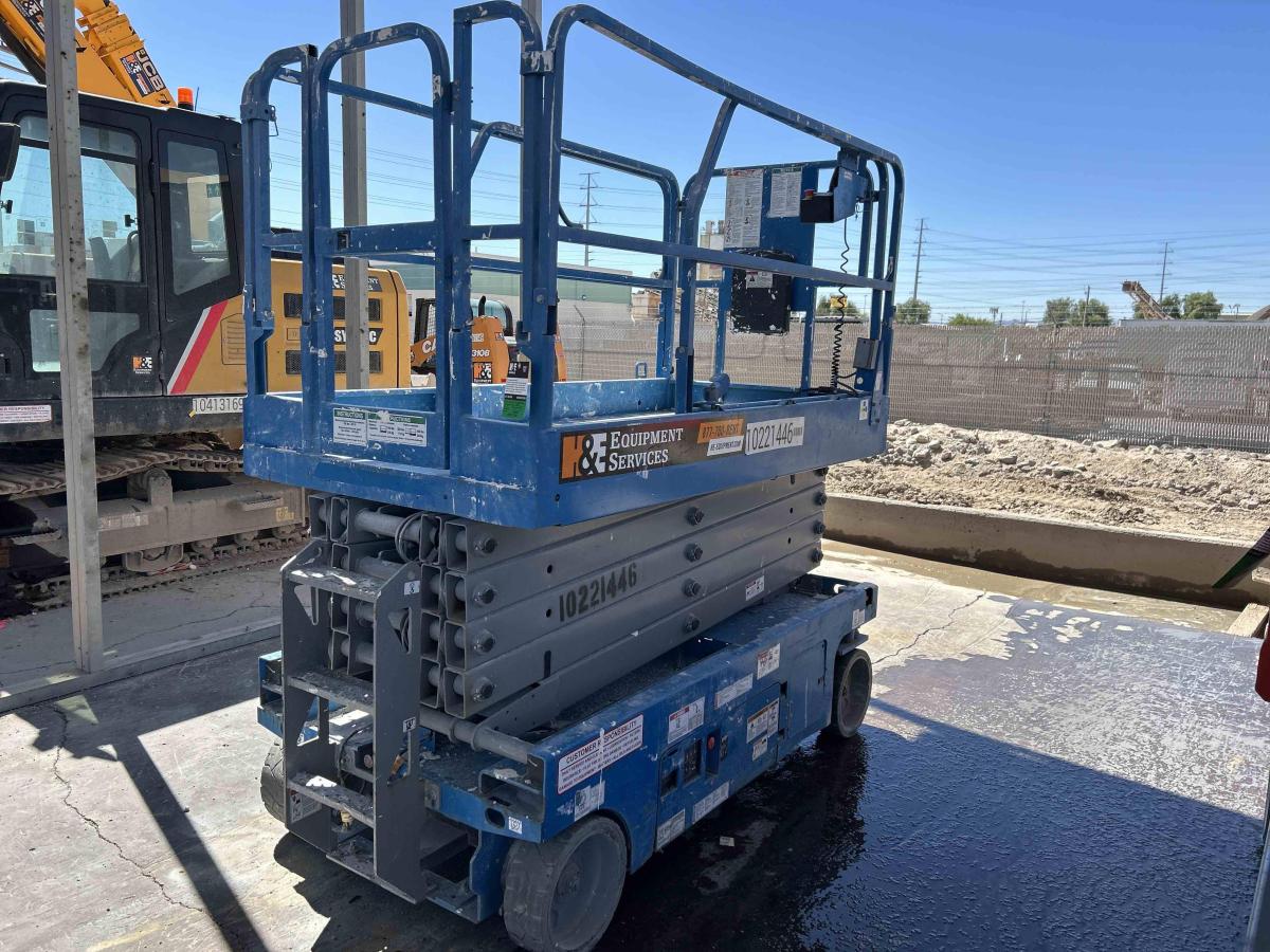 2017 Genie GS-3246