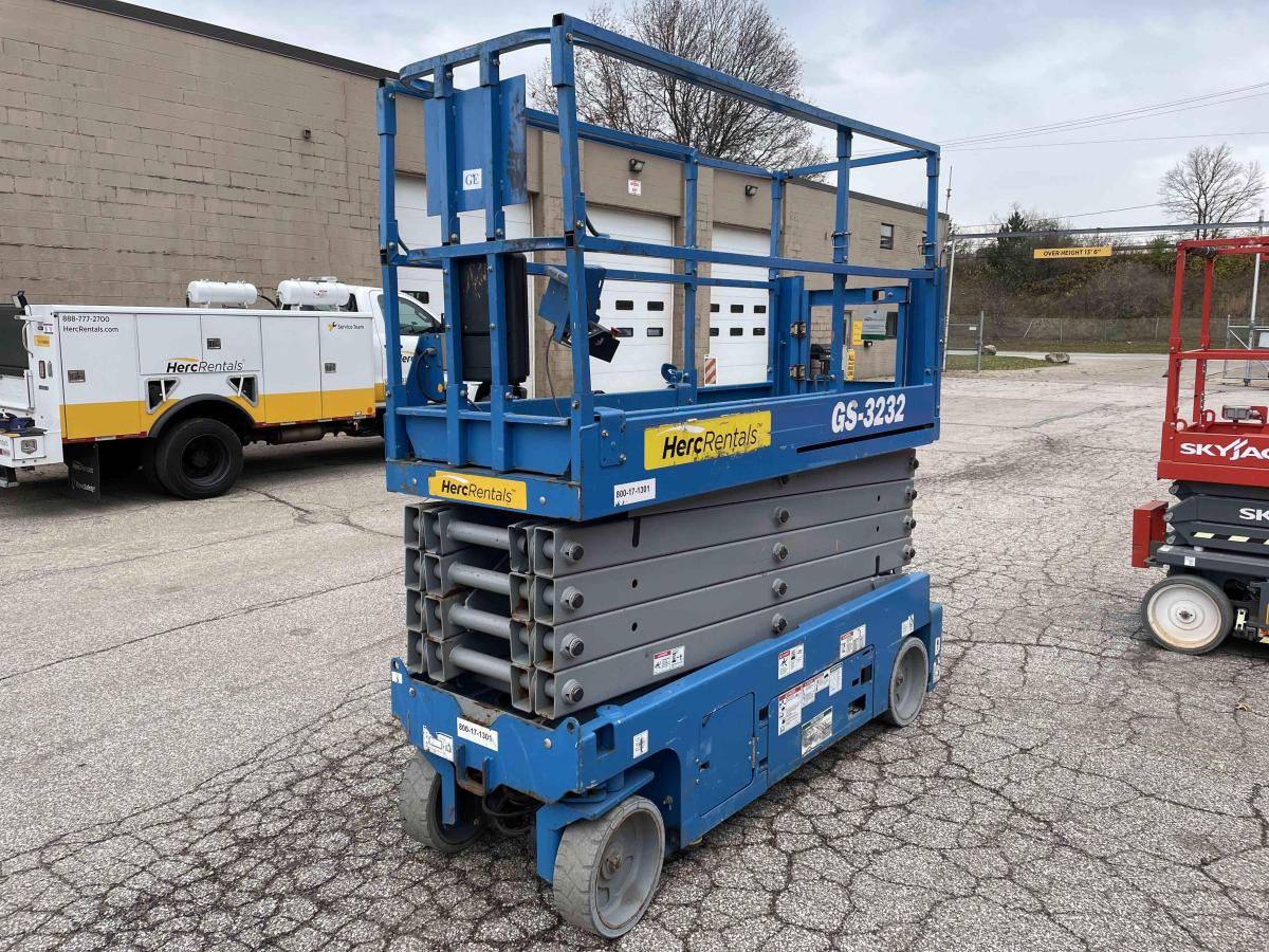2017 Genie GS-3232