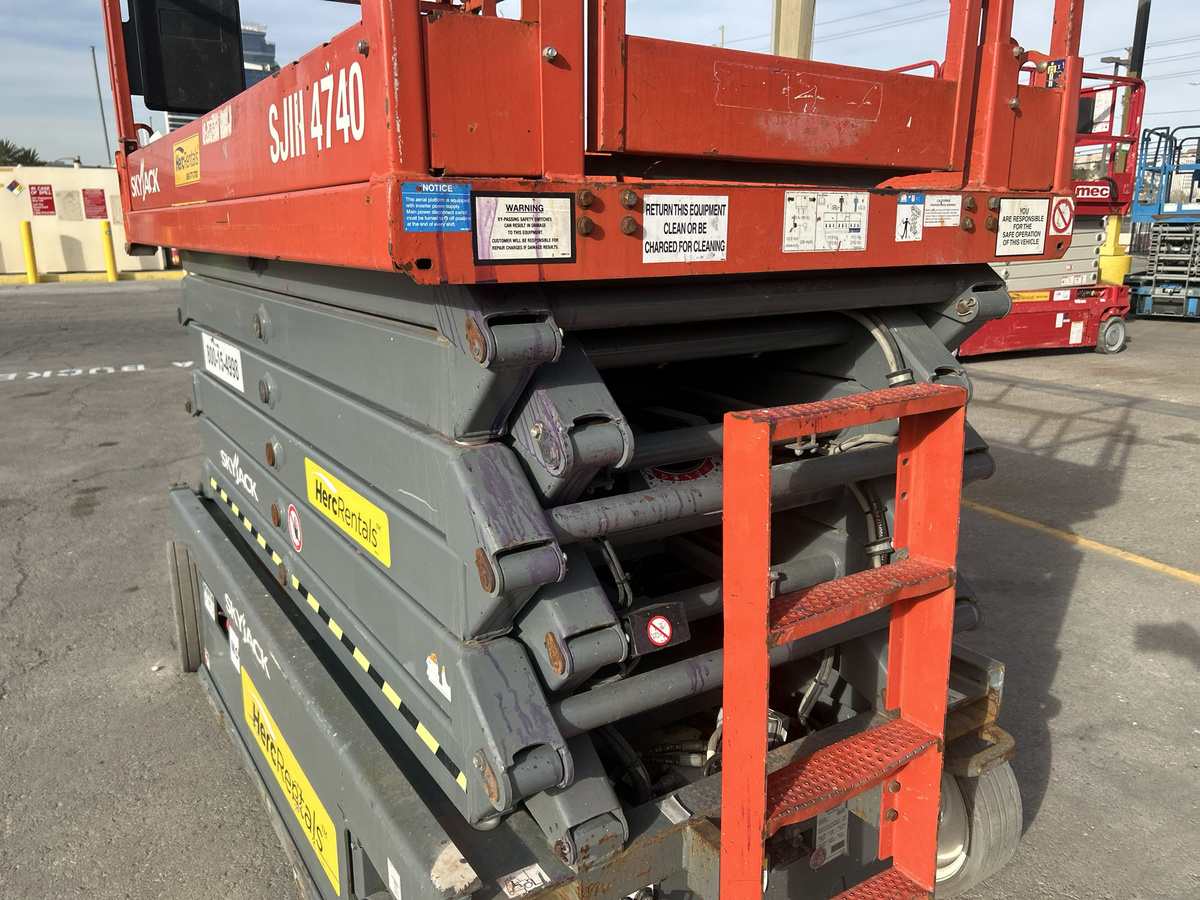 2017 Skyjack SJ4740-26