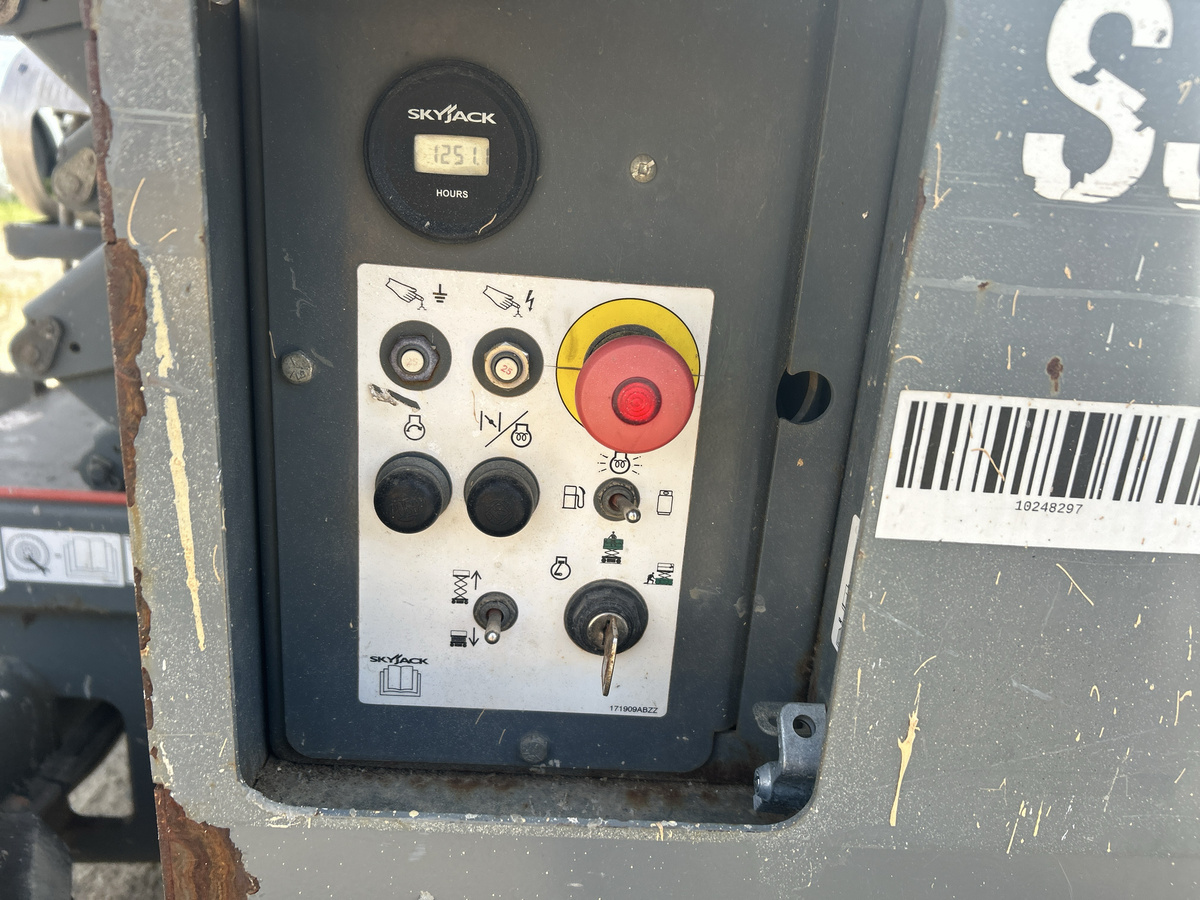 2018 Skyjack SJ-6826RT-15