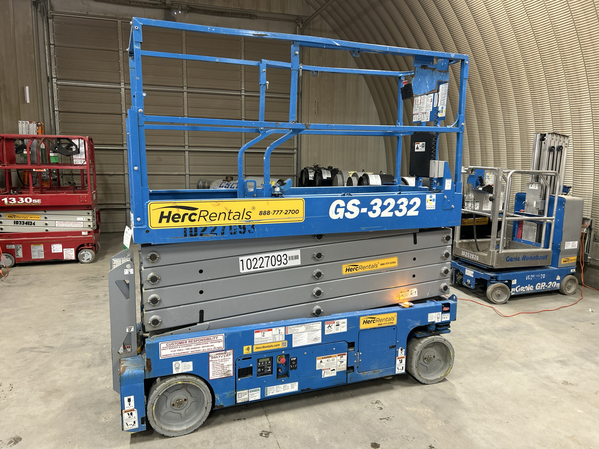2017 Genie GS-3232