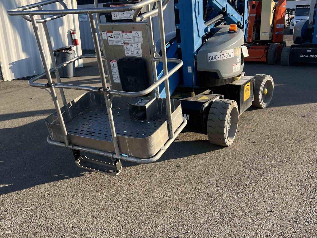 2017 Genie Z-33/18