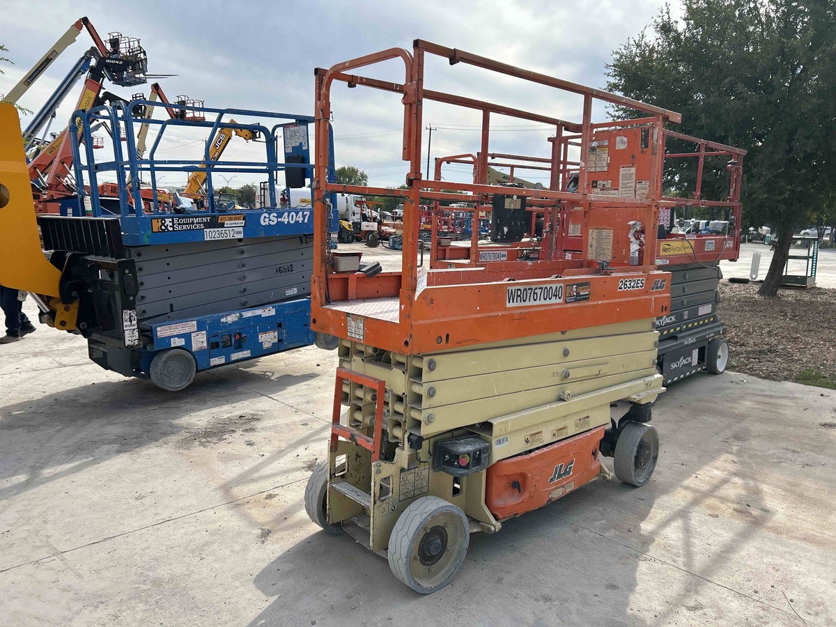 2017 JLG 2632ES