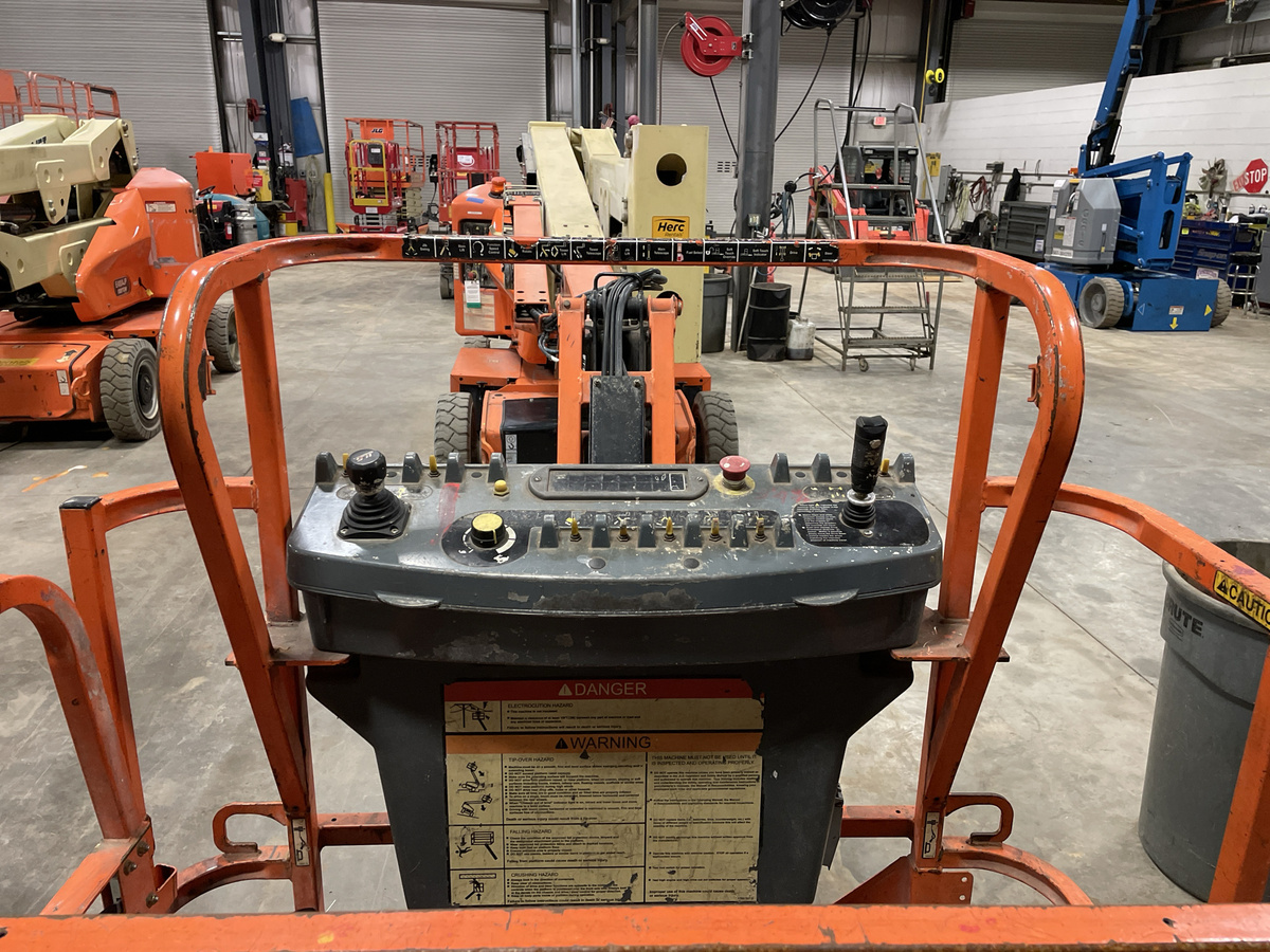 2017 JLG E400AJPN-5