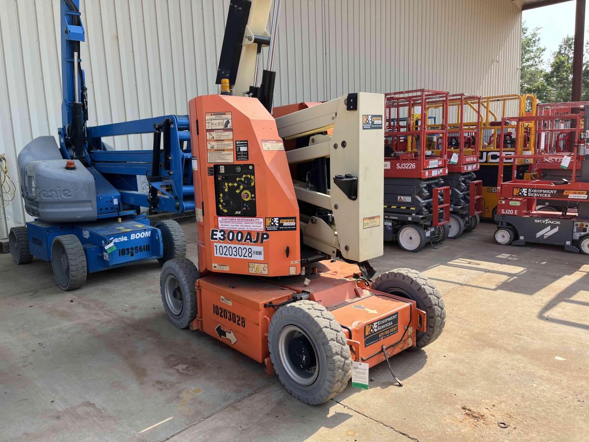 2016 JLG E300AJP-2