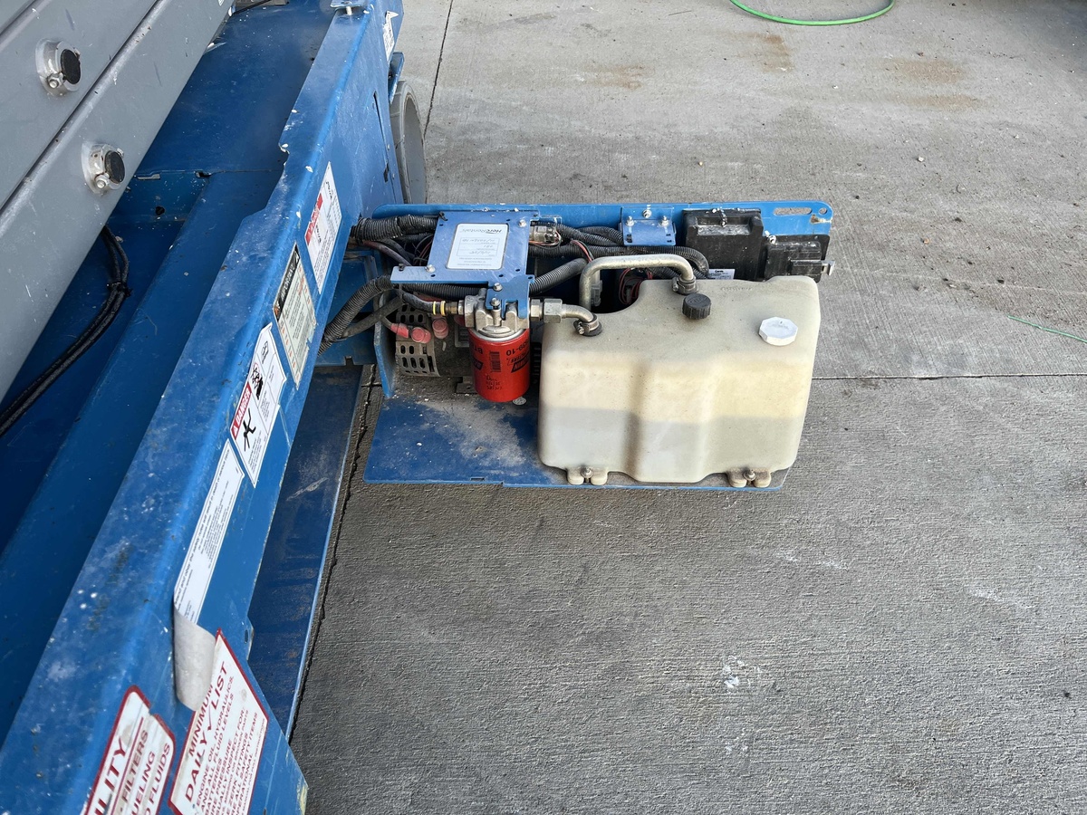 2017 Genie GS-3246-8