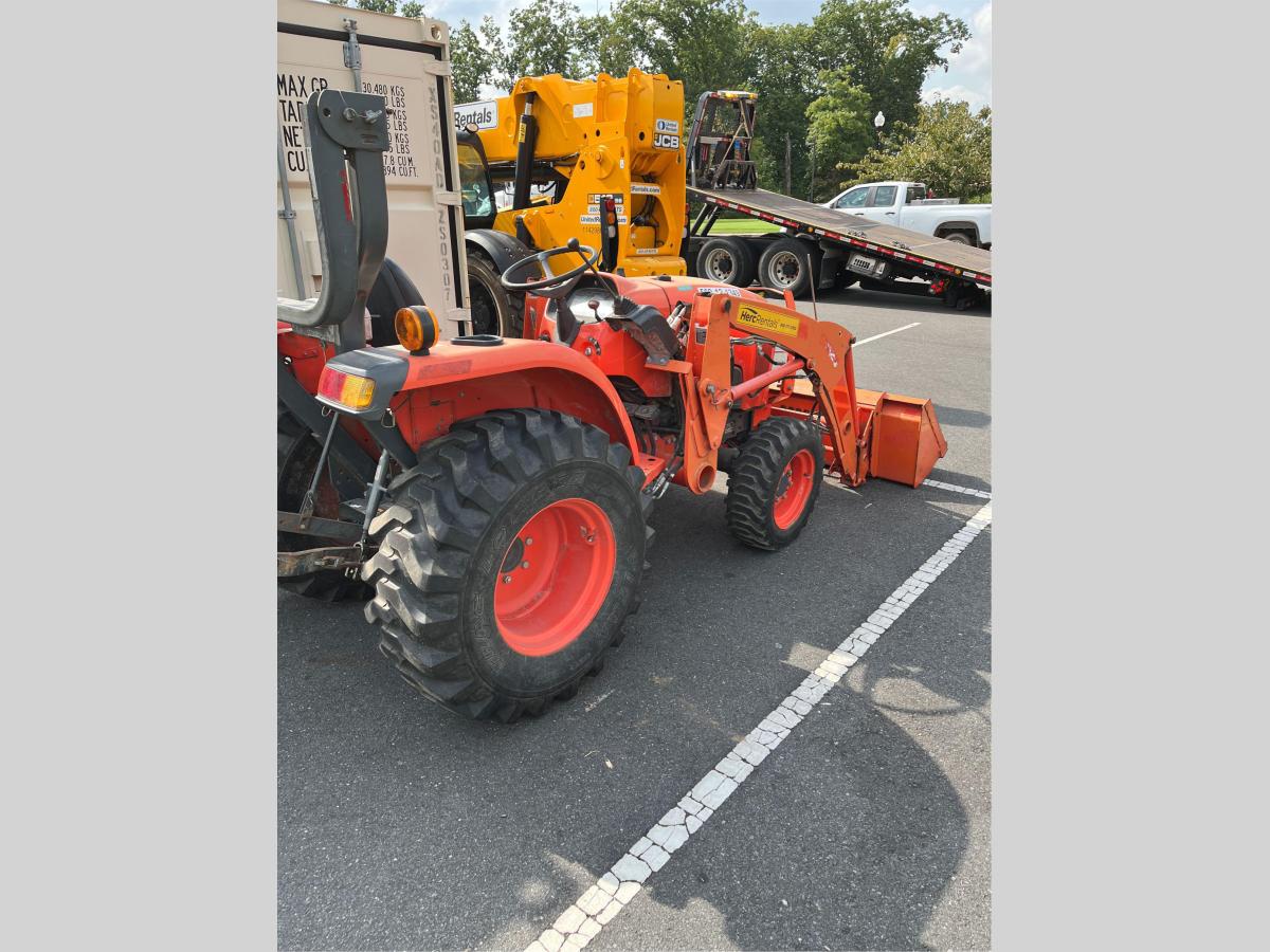 2017 Kubota L3901HST