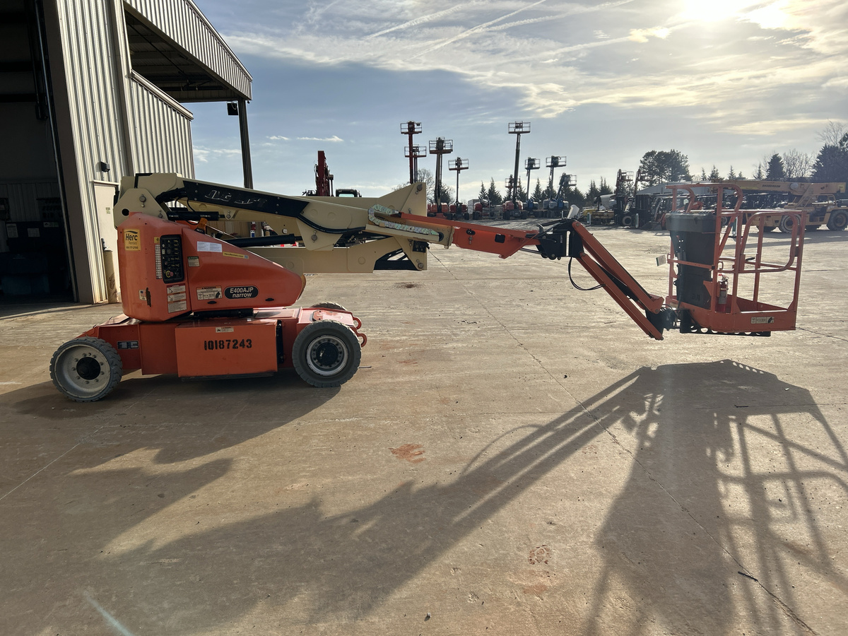 2016 JLG E400AJPN