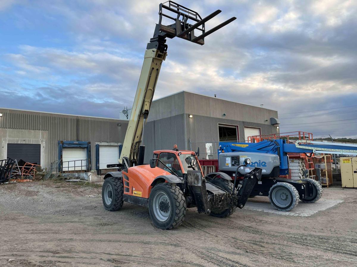 2017 Genie GTH-1056