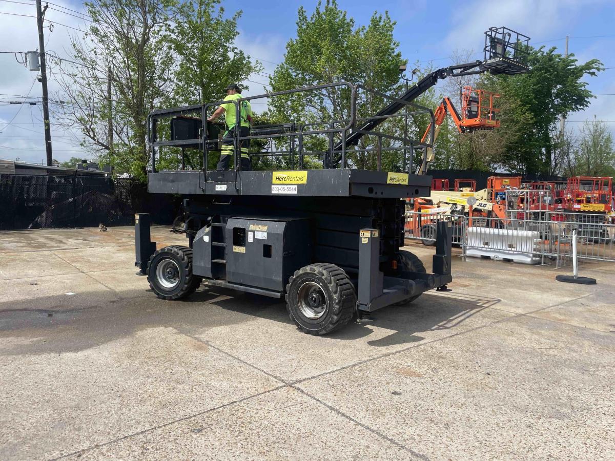 2015 JLG 4394RT