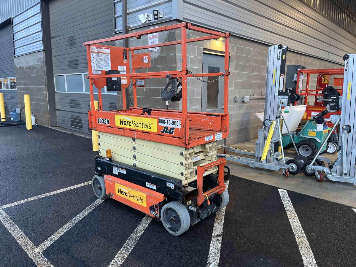 2017 JLG 1932R