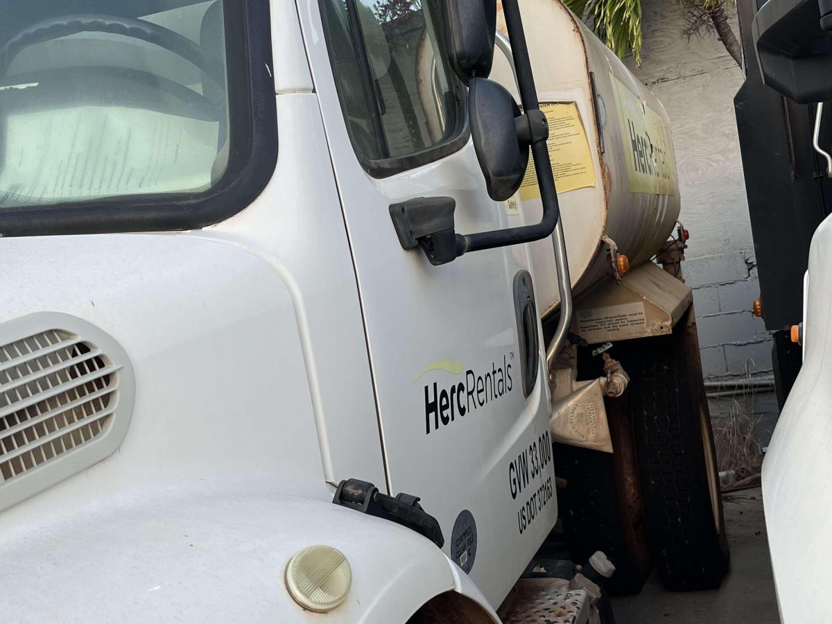 2018 Freightliner M2106