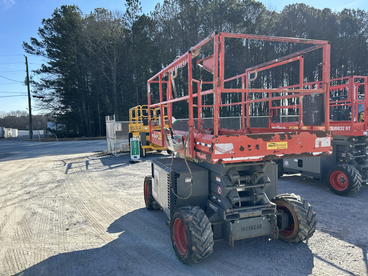 2018 Skyjack SJ-6832RT-2