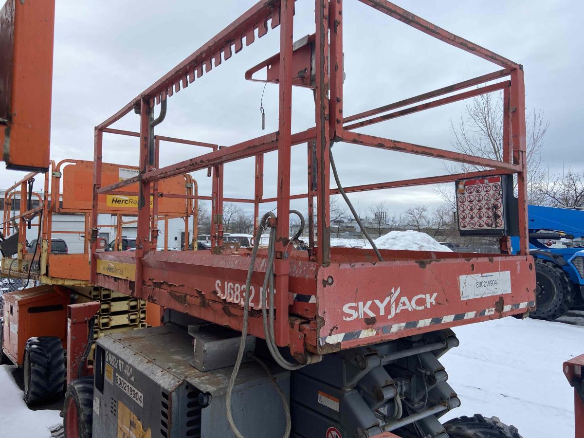 2018 Skyjack SJ-6832RT-2