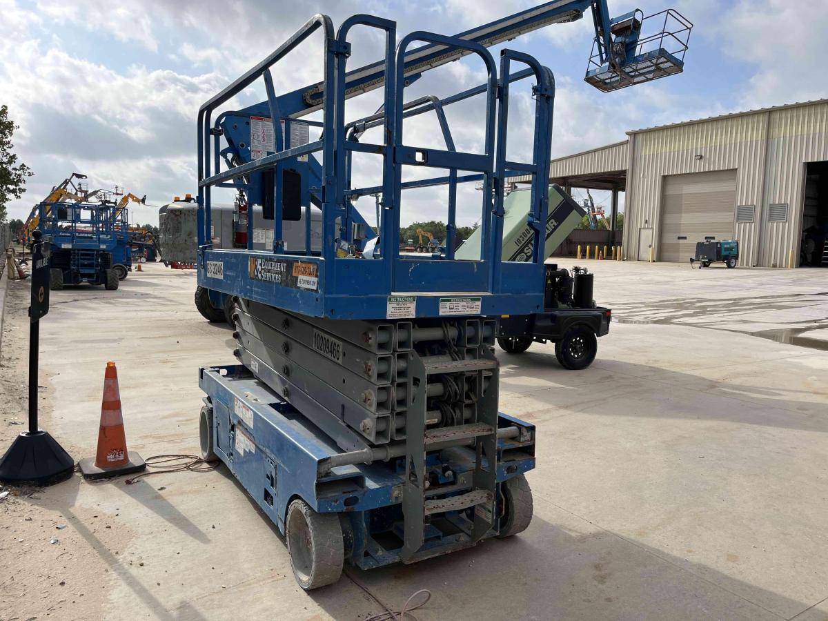2017 Genie GS-3246-4