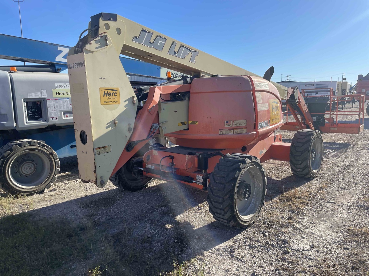 2017 JLG 600AJ-4