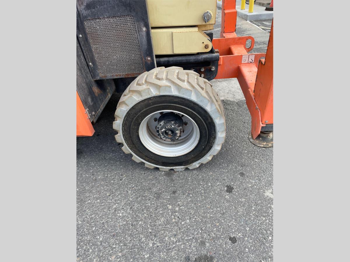 2018 JLG 430LRT-4