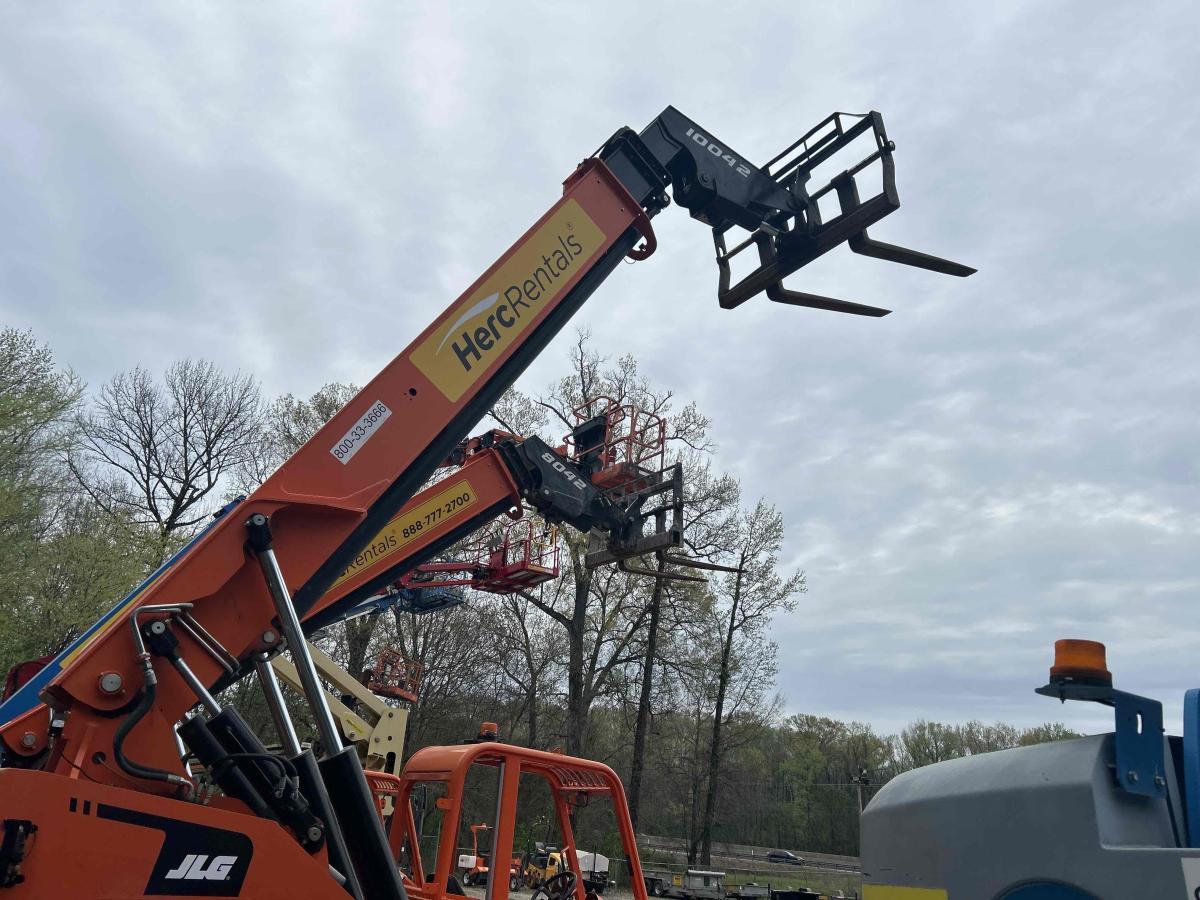 2022 SkyTrak 10042