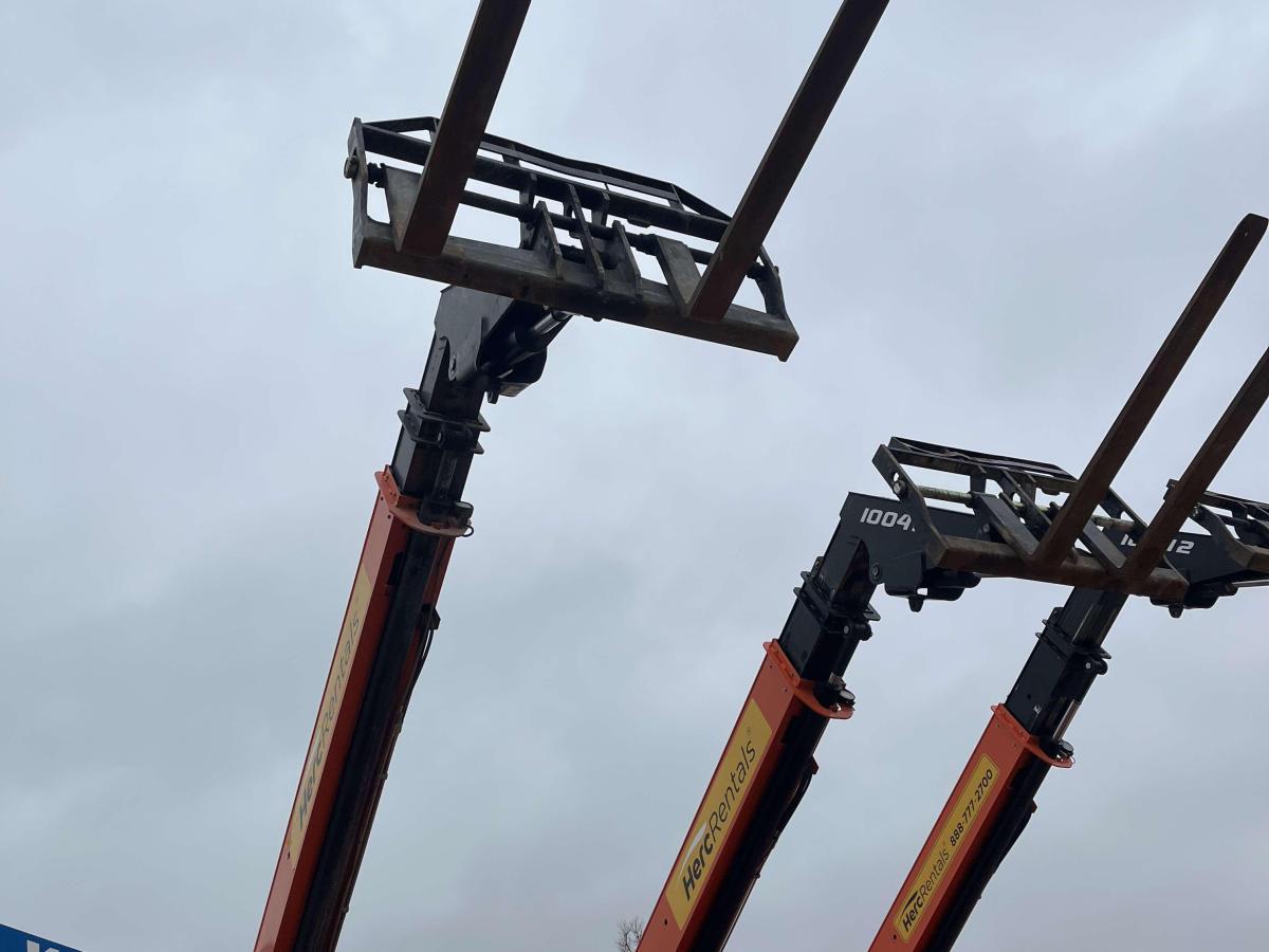 2019 SkyTrak 10042