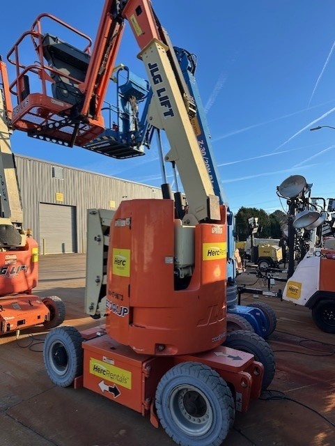 2017 JLG E300AJP-5