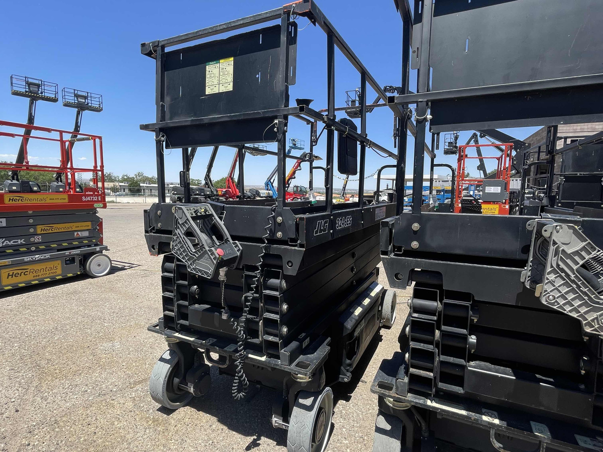 2019 JLG 3246ES