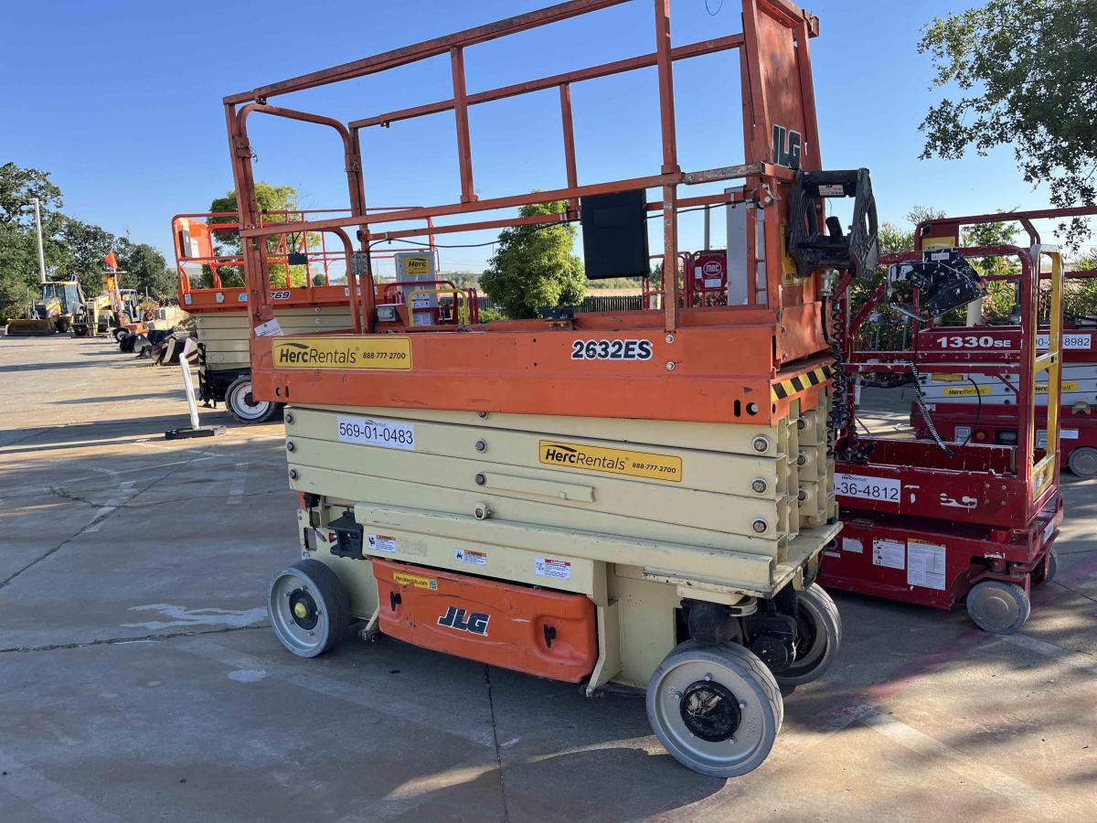 2017 JLG 2632ES-1