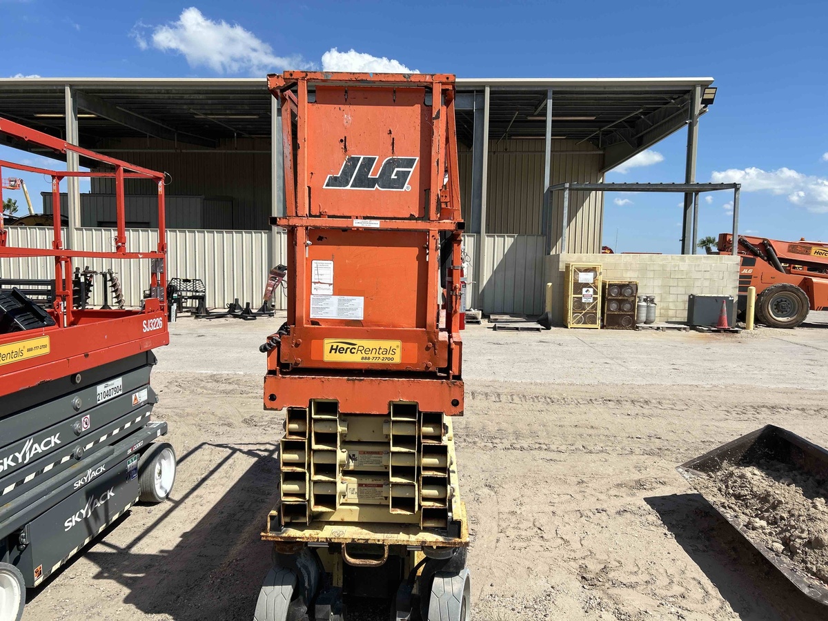 2017 JLG 2632ES-4