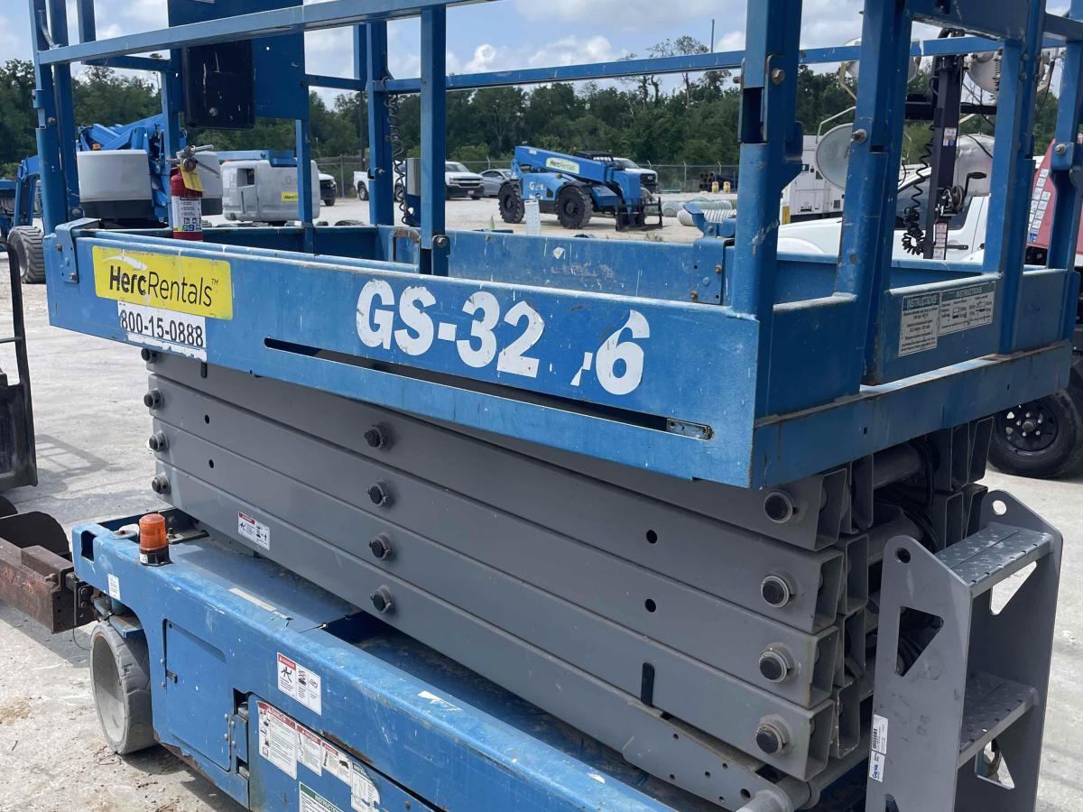 2017 Genie GS-3246