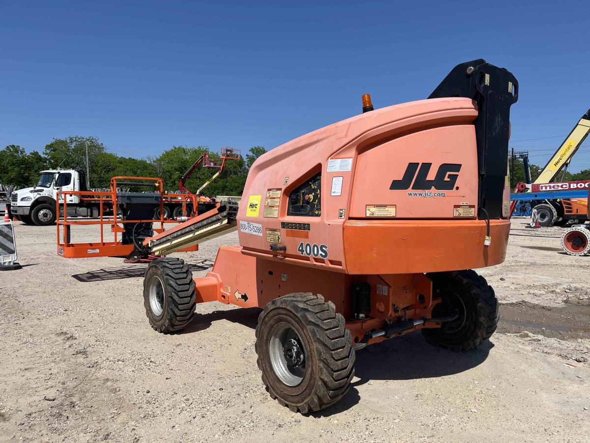 2017 JLG 400S
