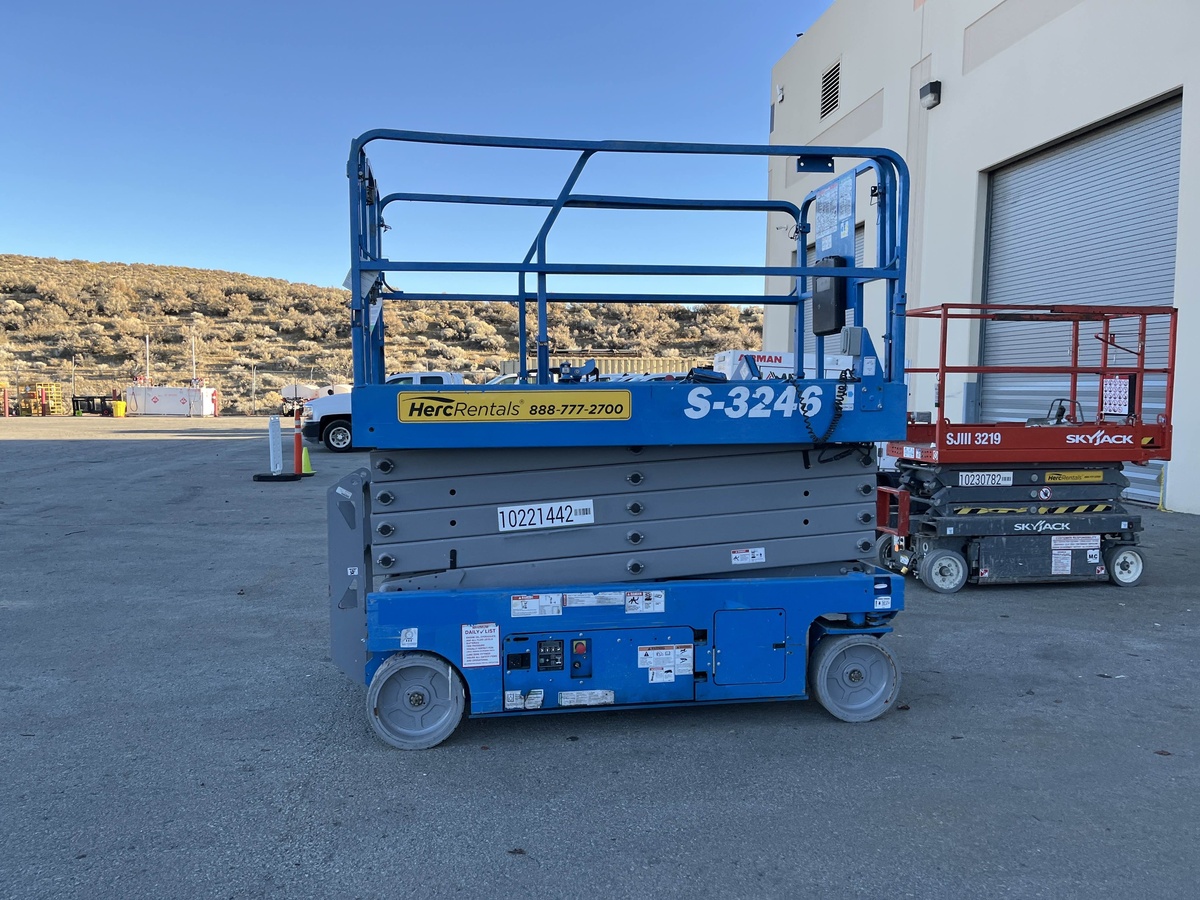 2017 Genie GS-3246-2