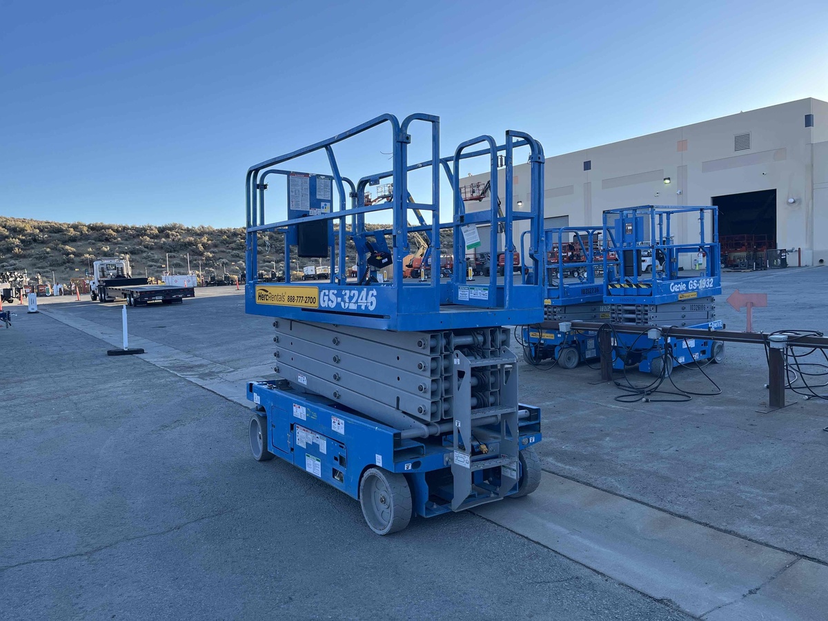 2017 Genie GS-3246-3