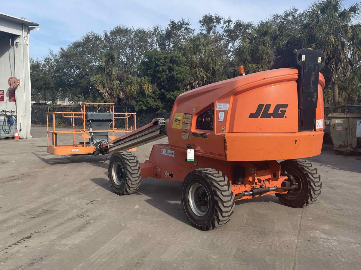 2016 JLG 400S