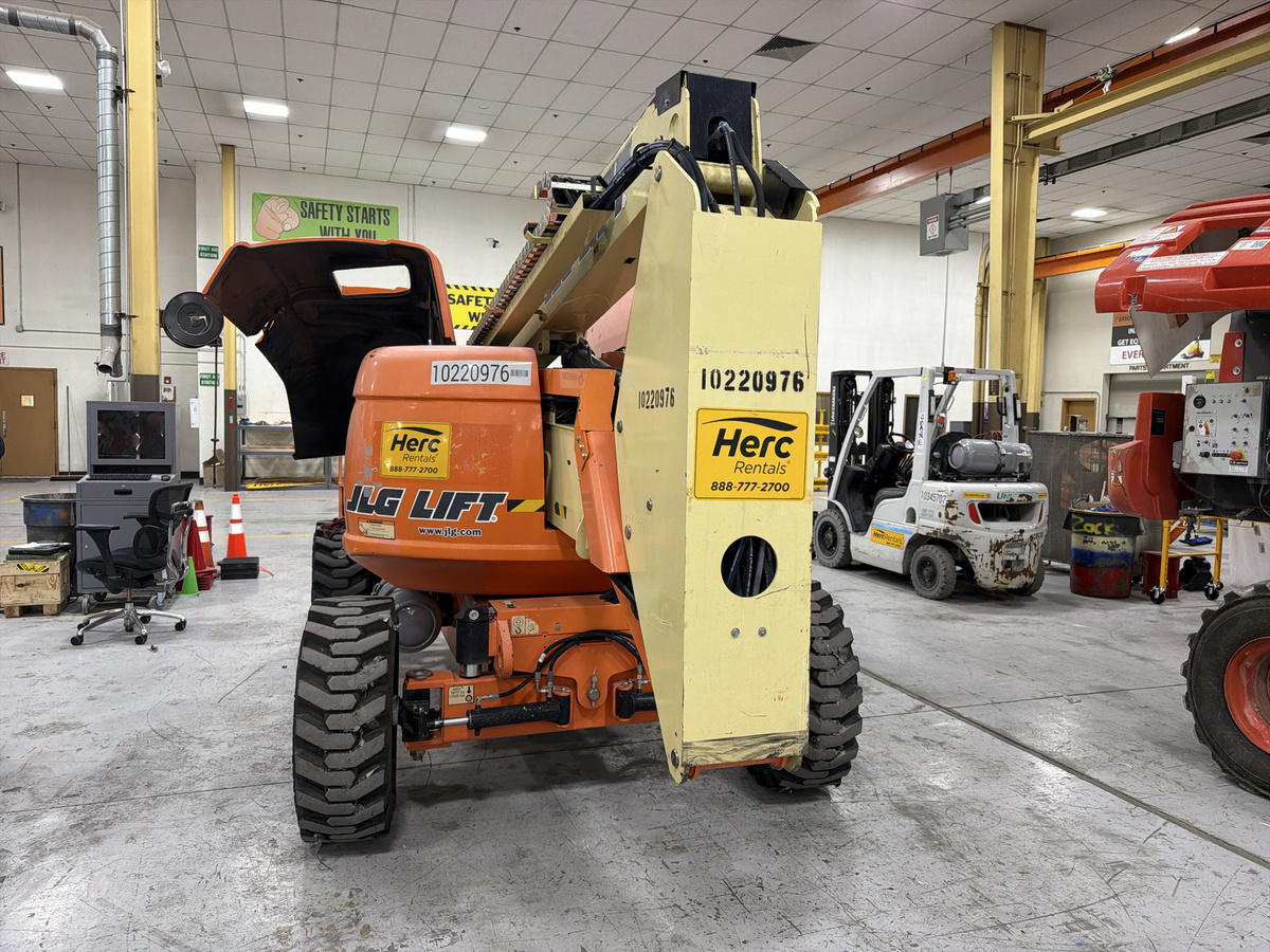 2017 JLG 600AJ-2