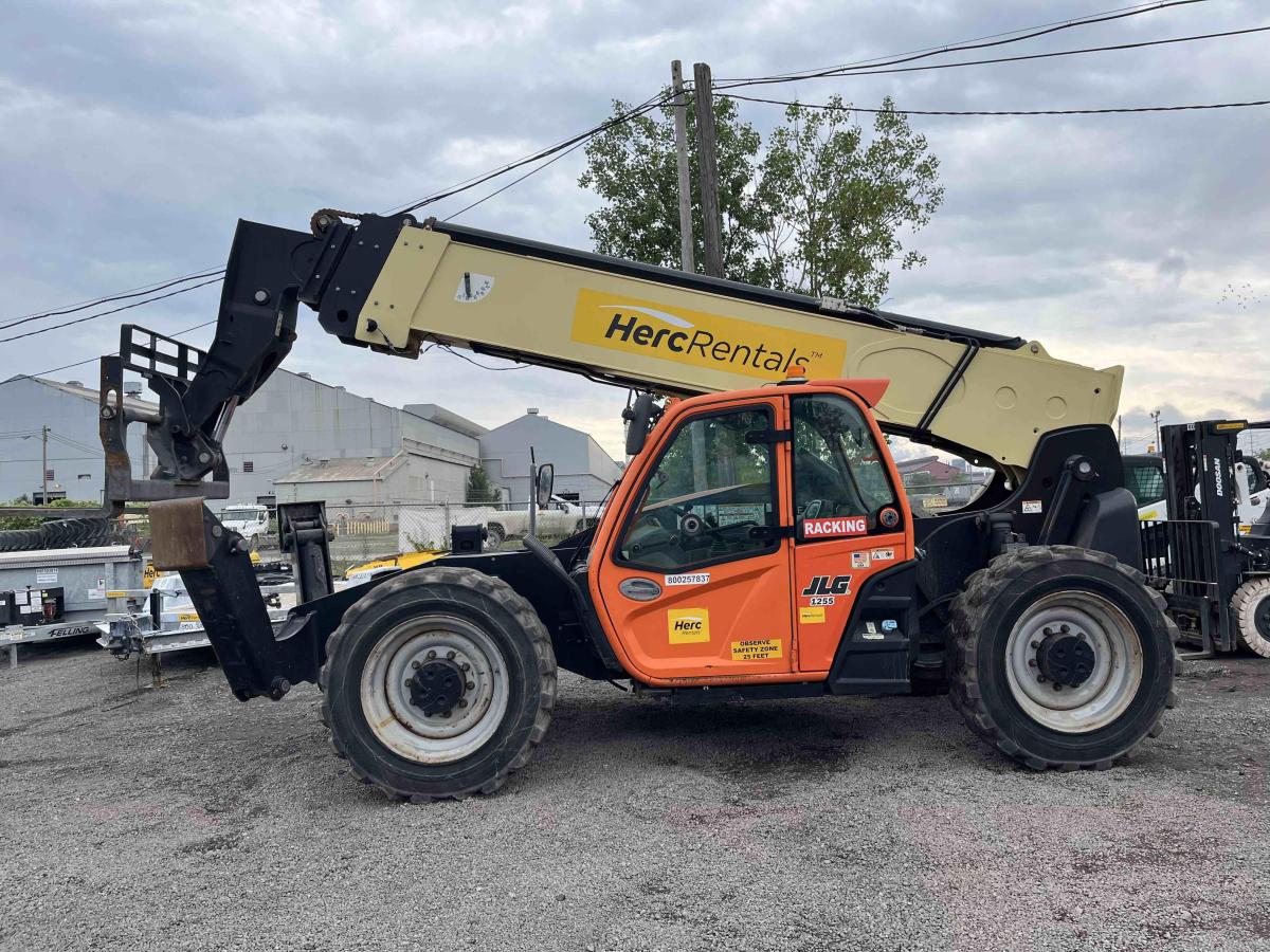 2019 JLG 1255