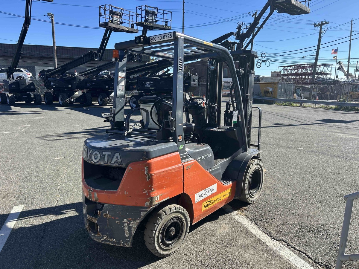 2021 Toyota 8FGU25-3