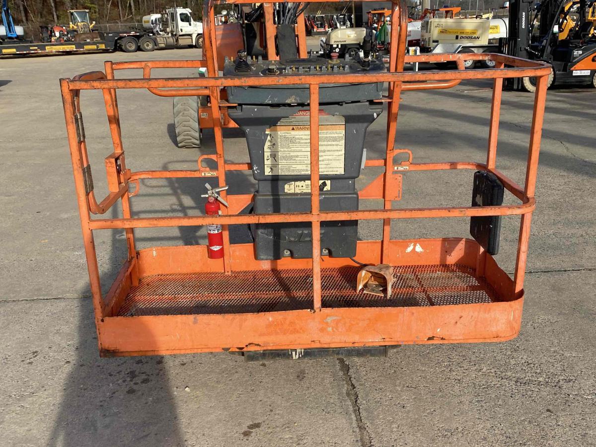 2015 JLG E600JP