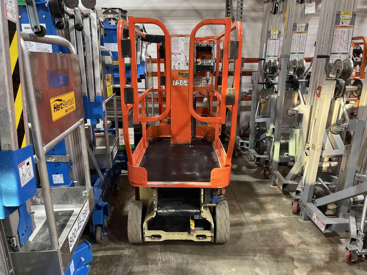2013 JLG 1230ES