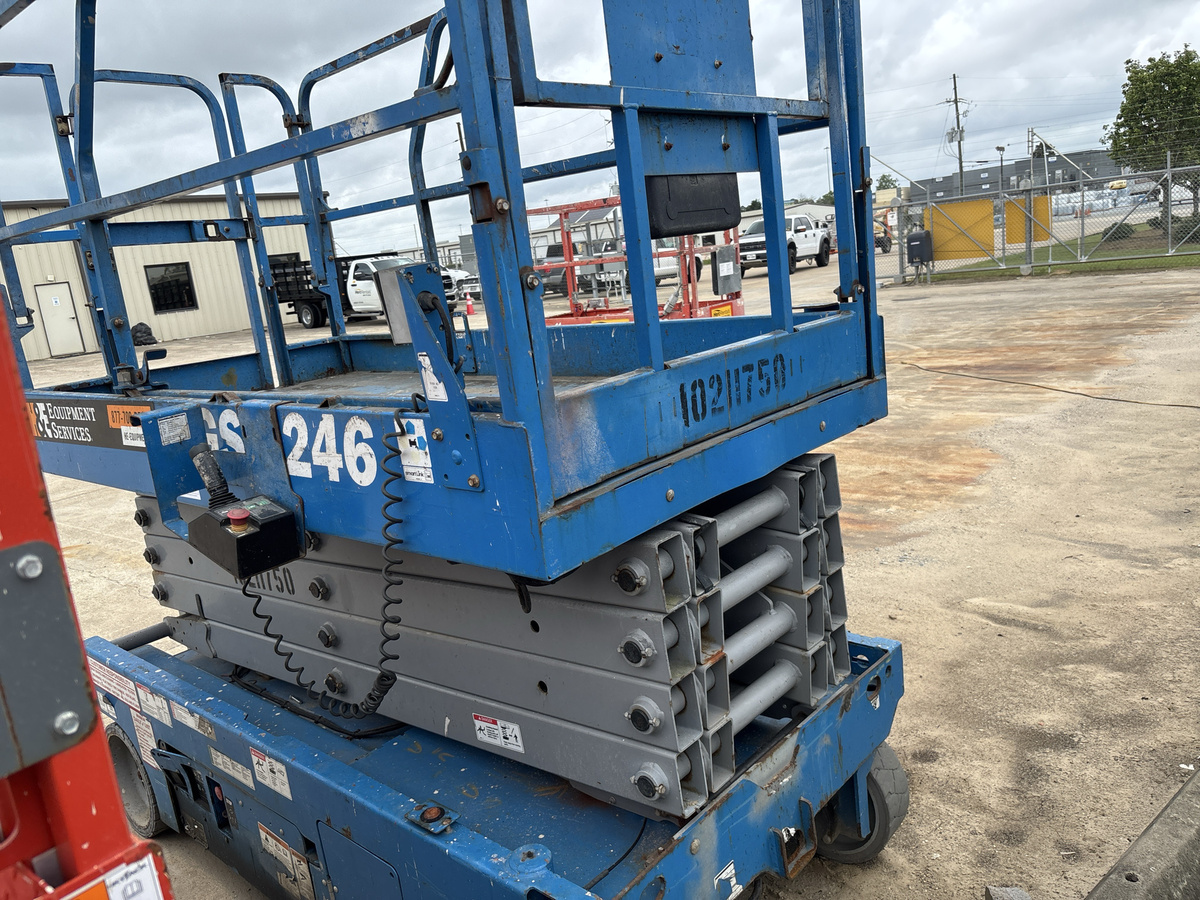2017 Genie GS-3246-6