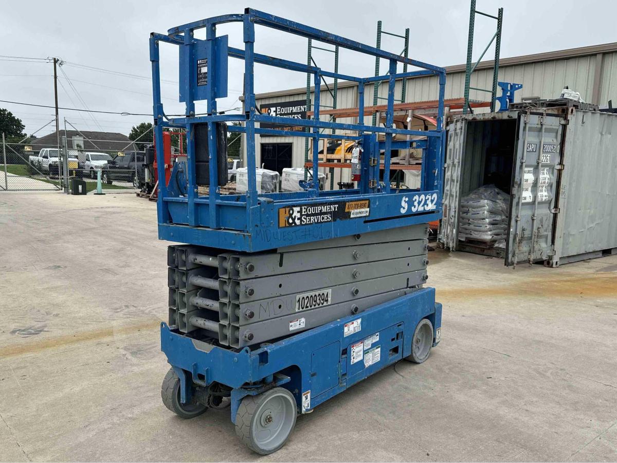 2017 Genie GS-3232