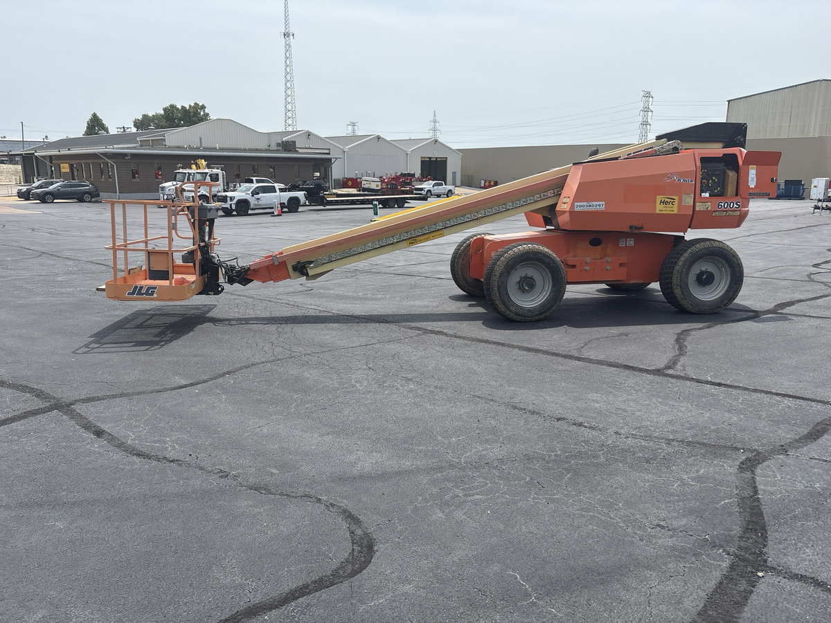 2017 JLG 600S-4