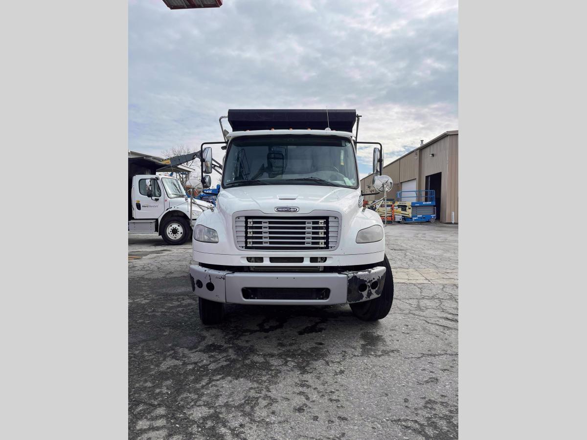 2016 Freightliner M2106
