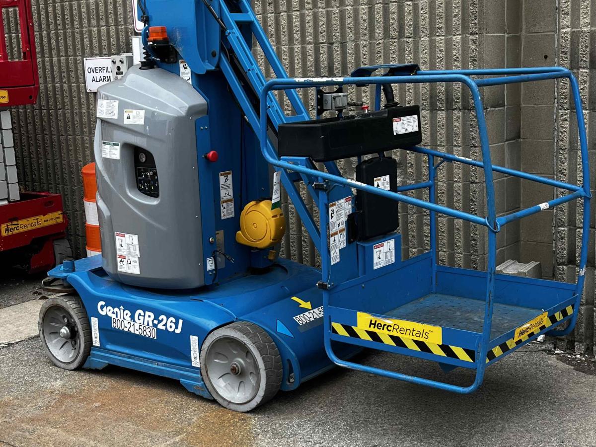 2018 Genie GR26J