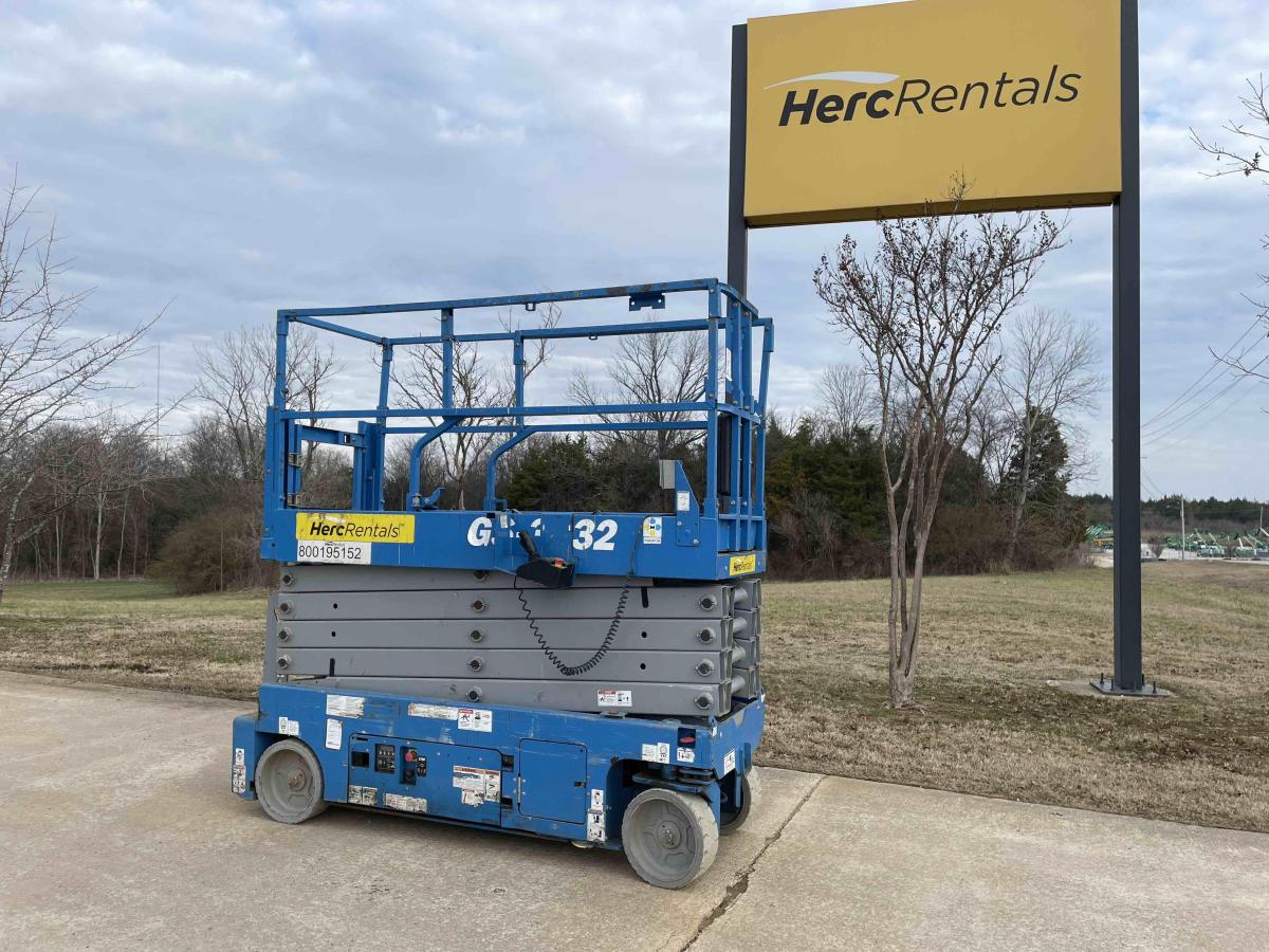 2018 Genie GS-3232