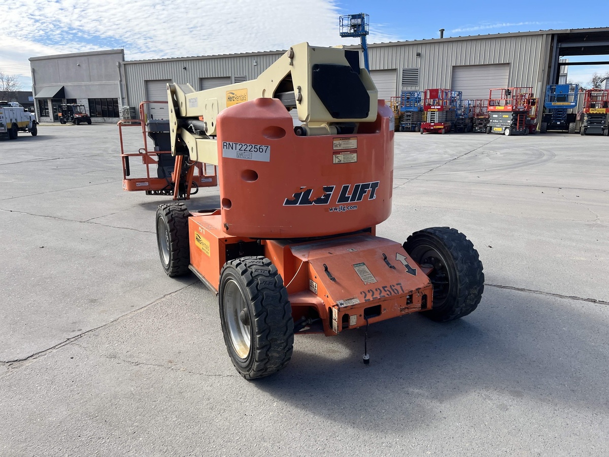 2016 JLG E450AJ-4
