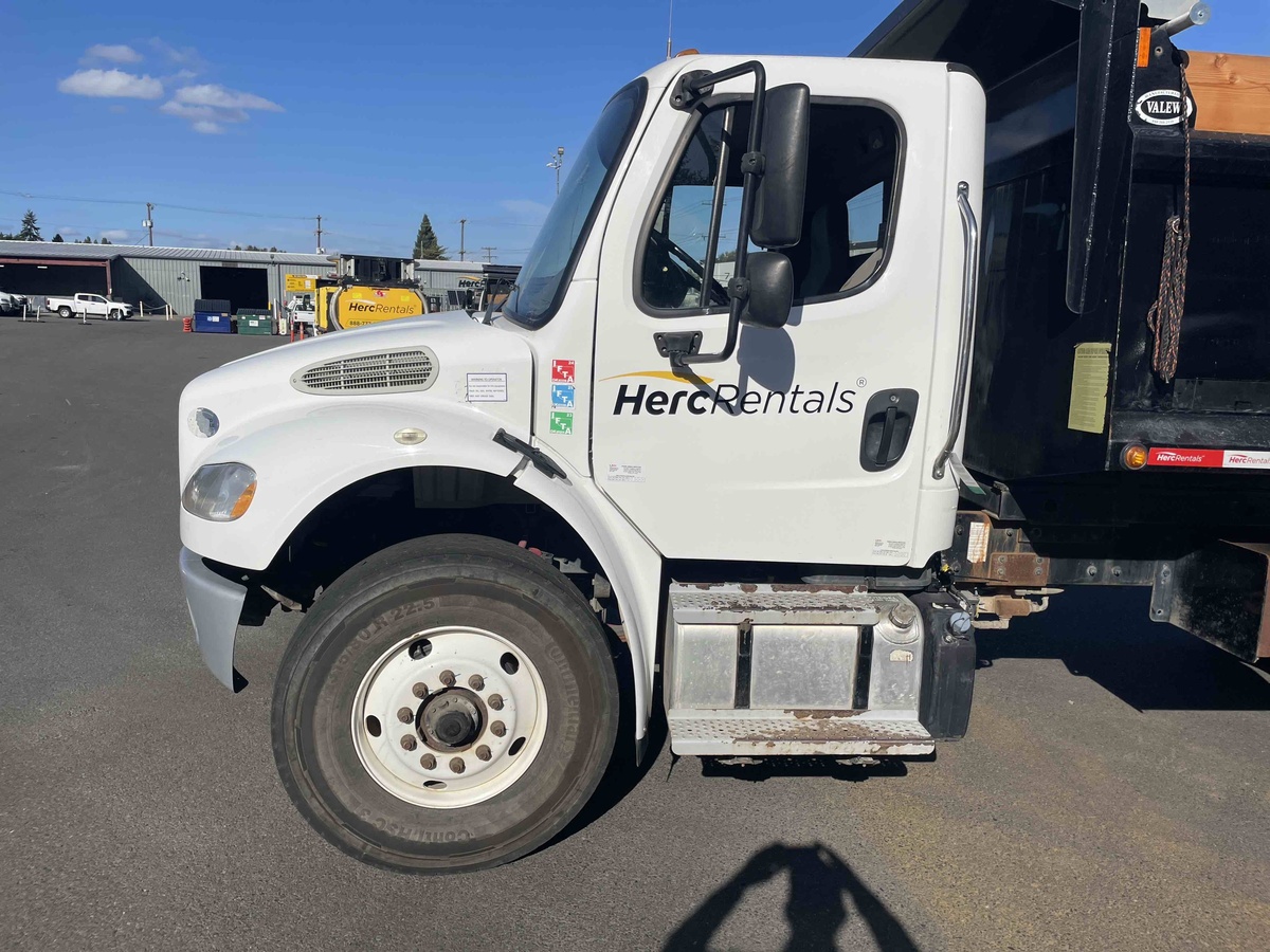2018 Freightliner M2106-15
